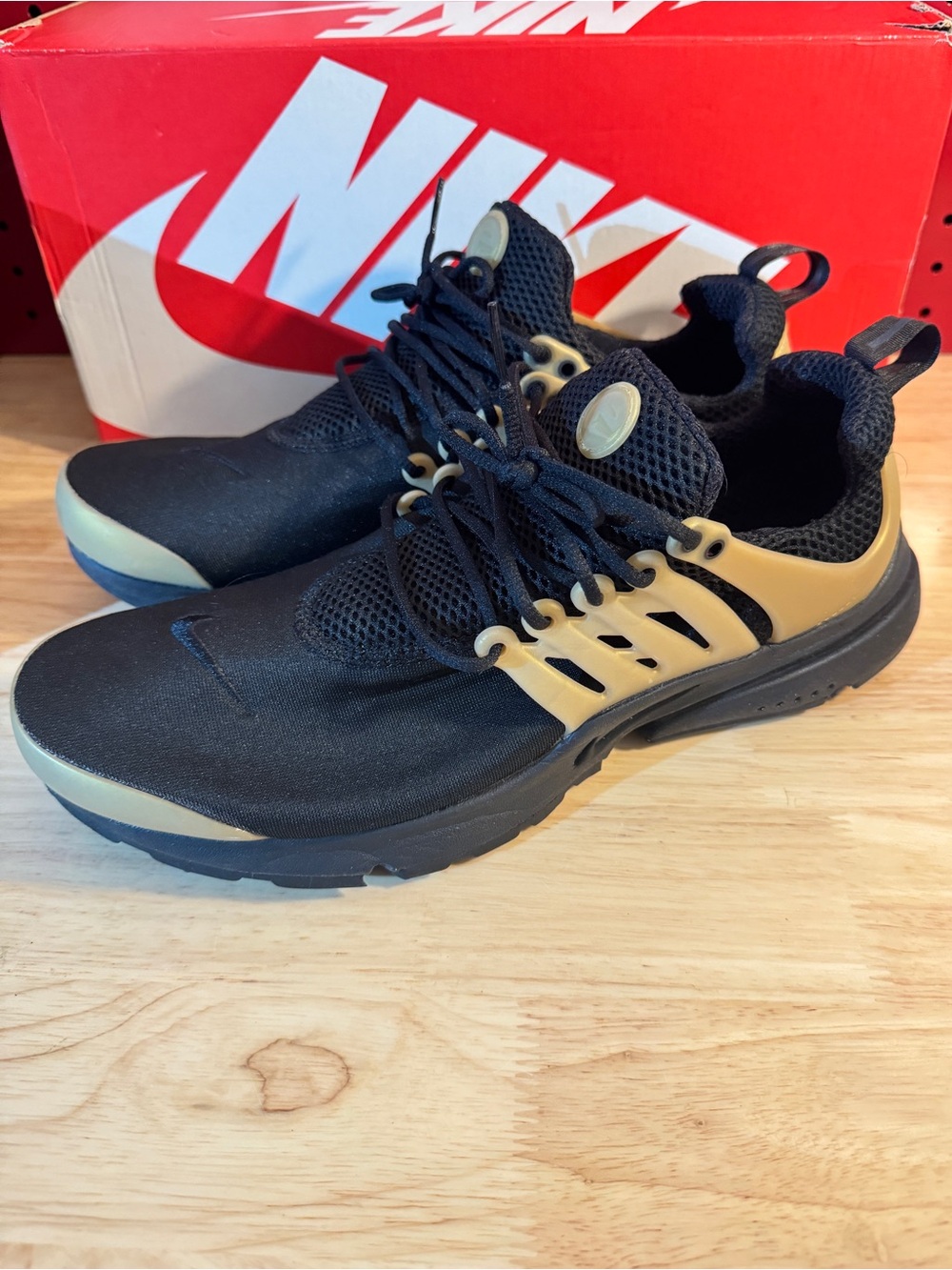 Nike Air Presto Men’s Black and Tan Size 10